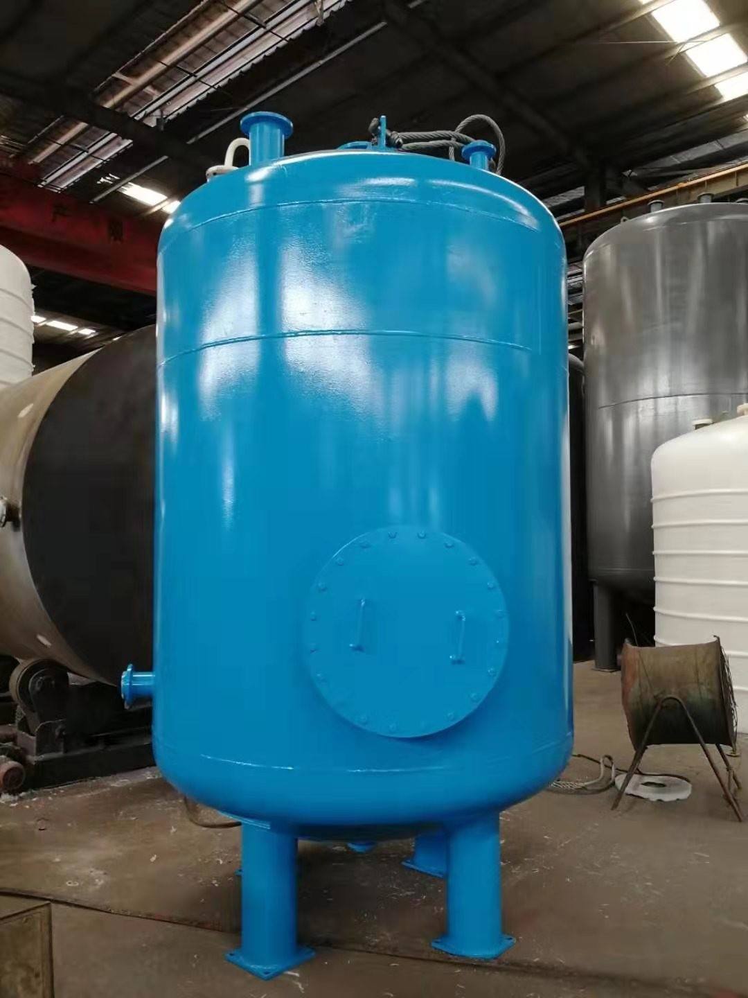 鋼襯塑儲(chǔ)罐的原理: 鋼襯塑儲(chǔ)罐的原理: